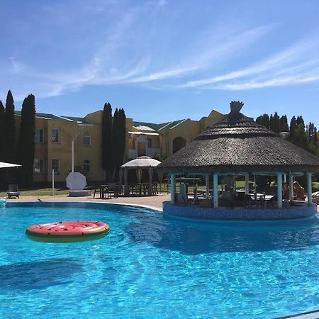 Mediterran Apartman With Pool Сиофок Екстериор снимка