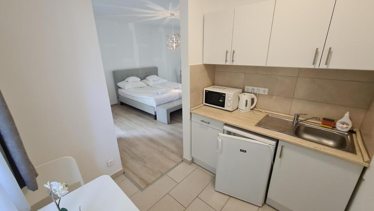 Mediterran Apartman With Pool Сиофок Екстериор снимка