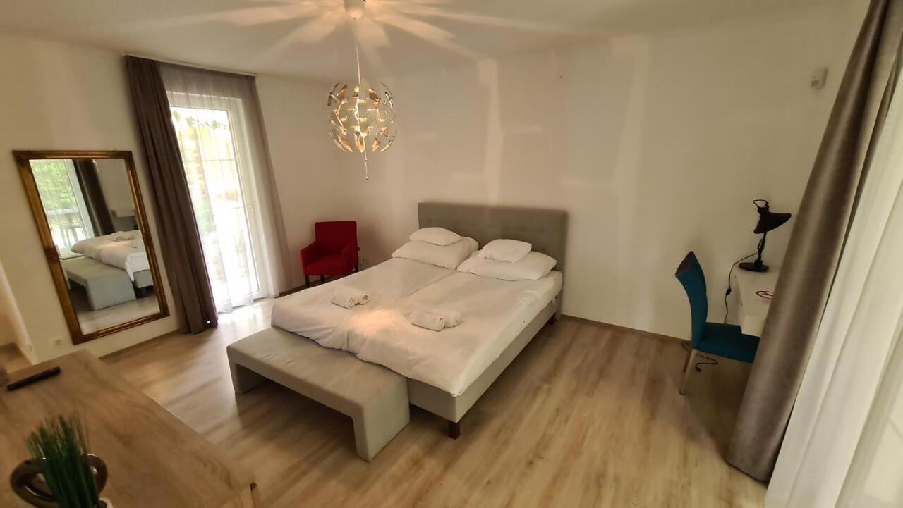 Mediterran Apartman With Pool Сиофок Екстериор снимка