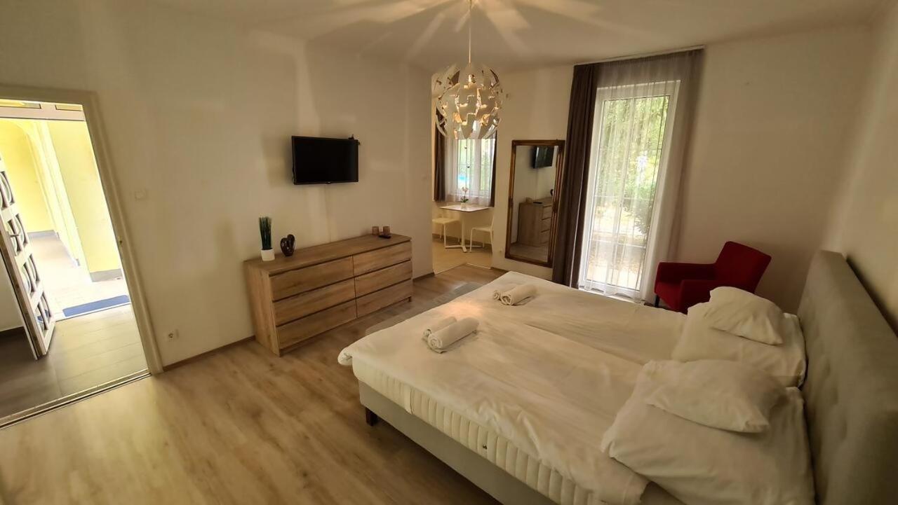 Mediterran Apartman With Pool Сиофок Екстериор снимка