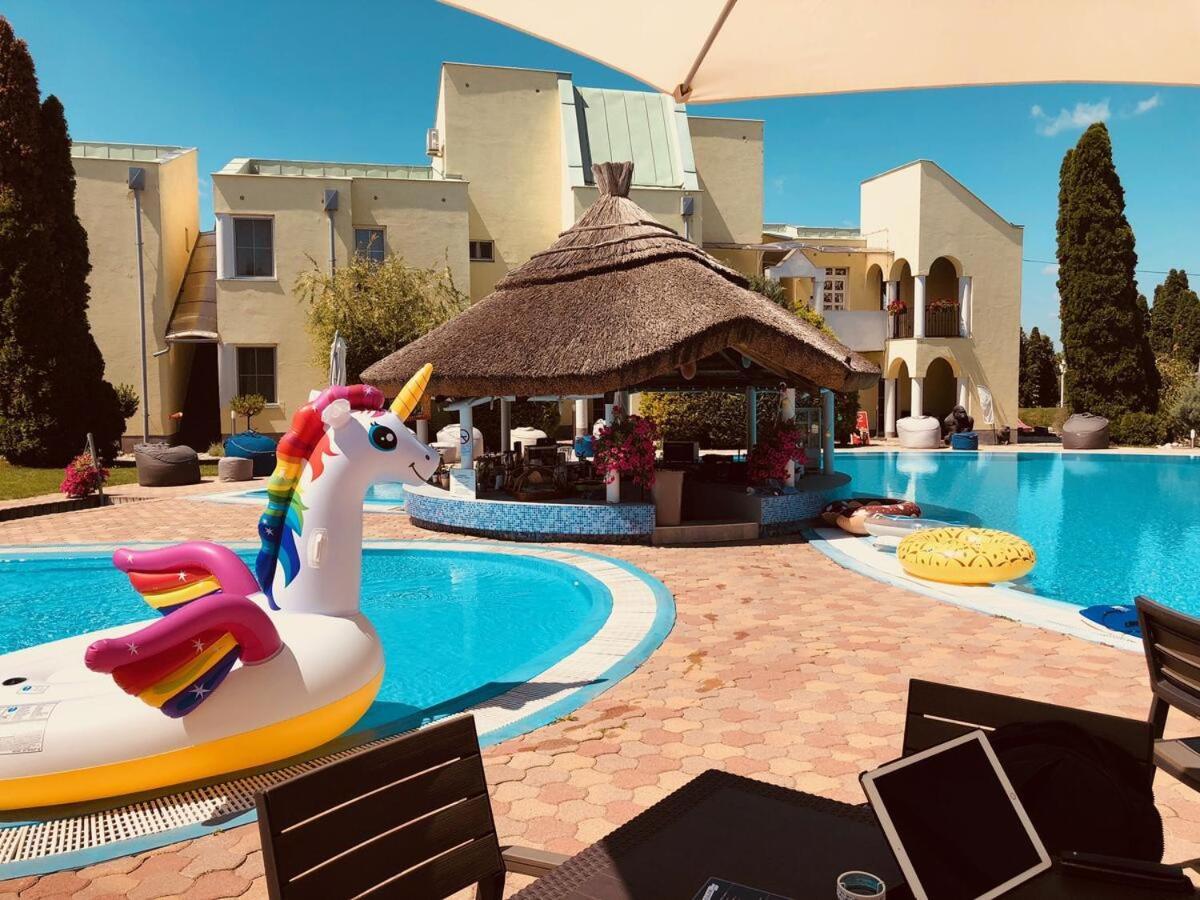 Mediterran Apartman With Pool Сиофок Екстериор снимка