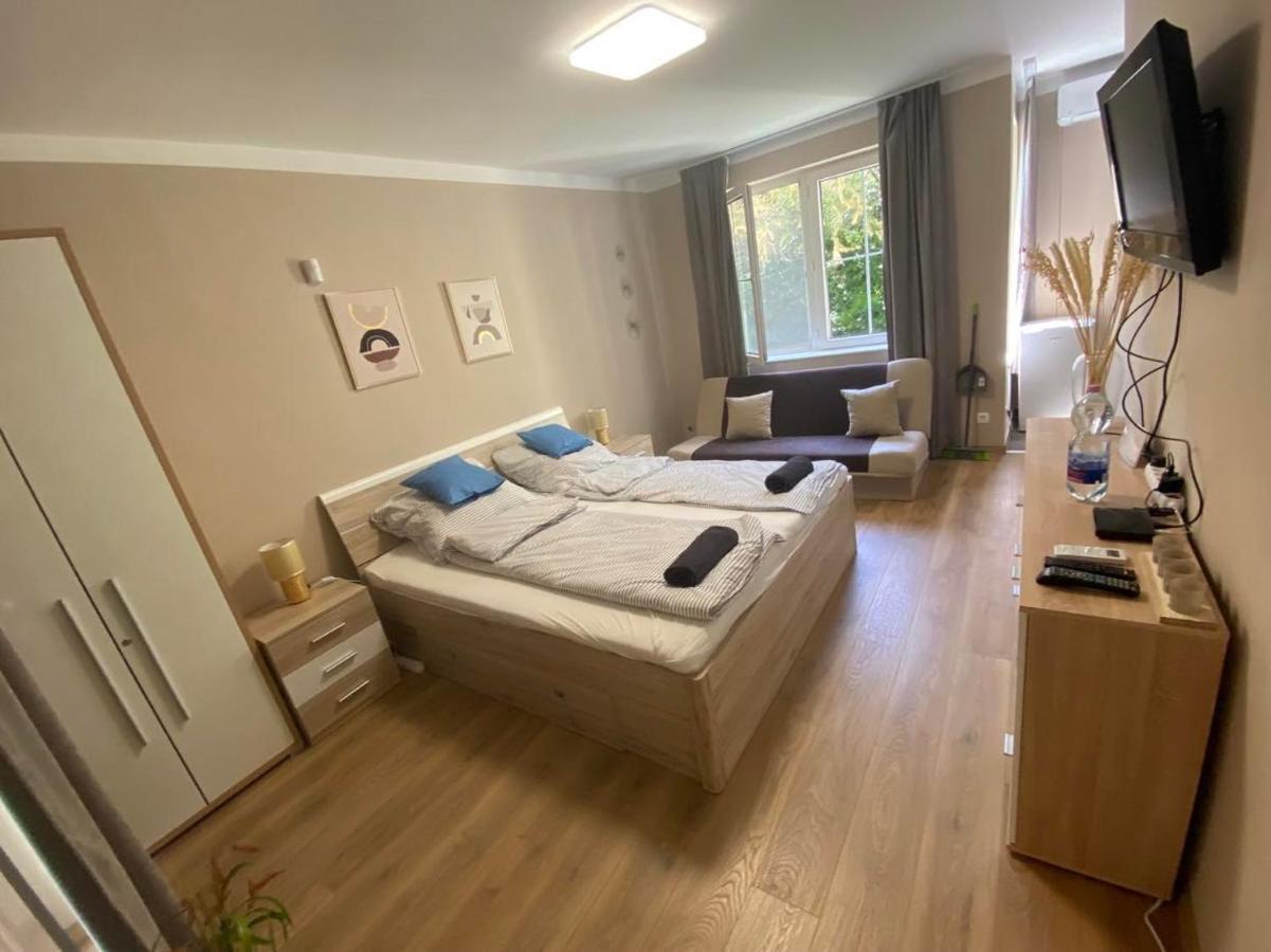 Mediterran Apartman With Pool Сиофок Екстериор снимка
